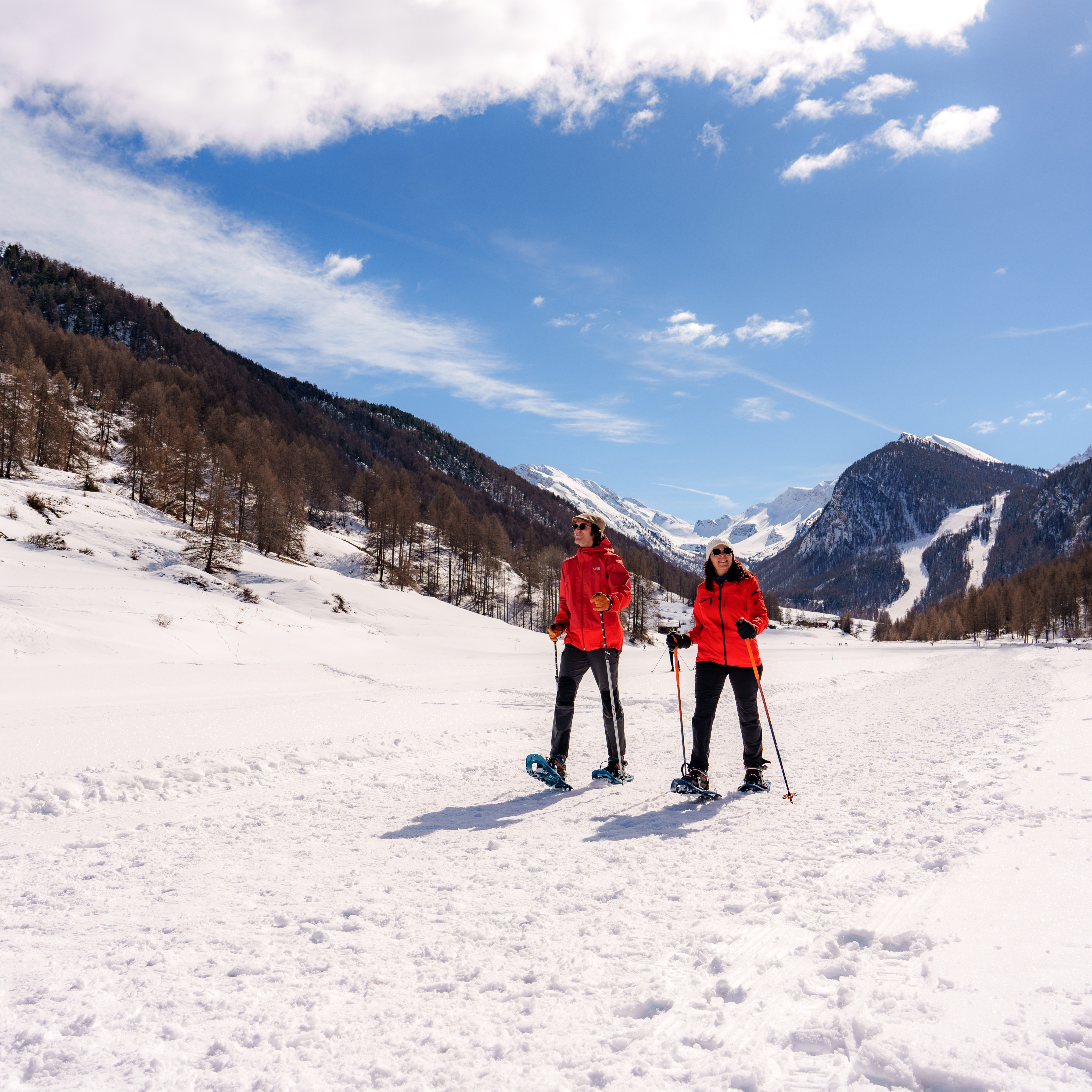 Balade plate avec vue sur le domaine de ski alpin