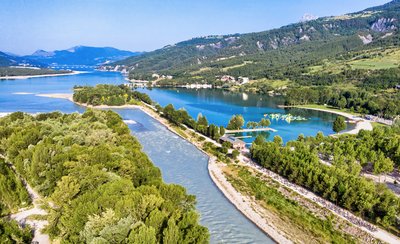 Durance, plan d'eau d'Embrun et lac de Serre-Ponçon