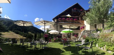 Vue d'extérieur-Jardin de l'Hôtel et Restaurant