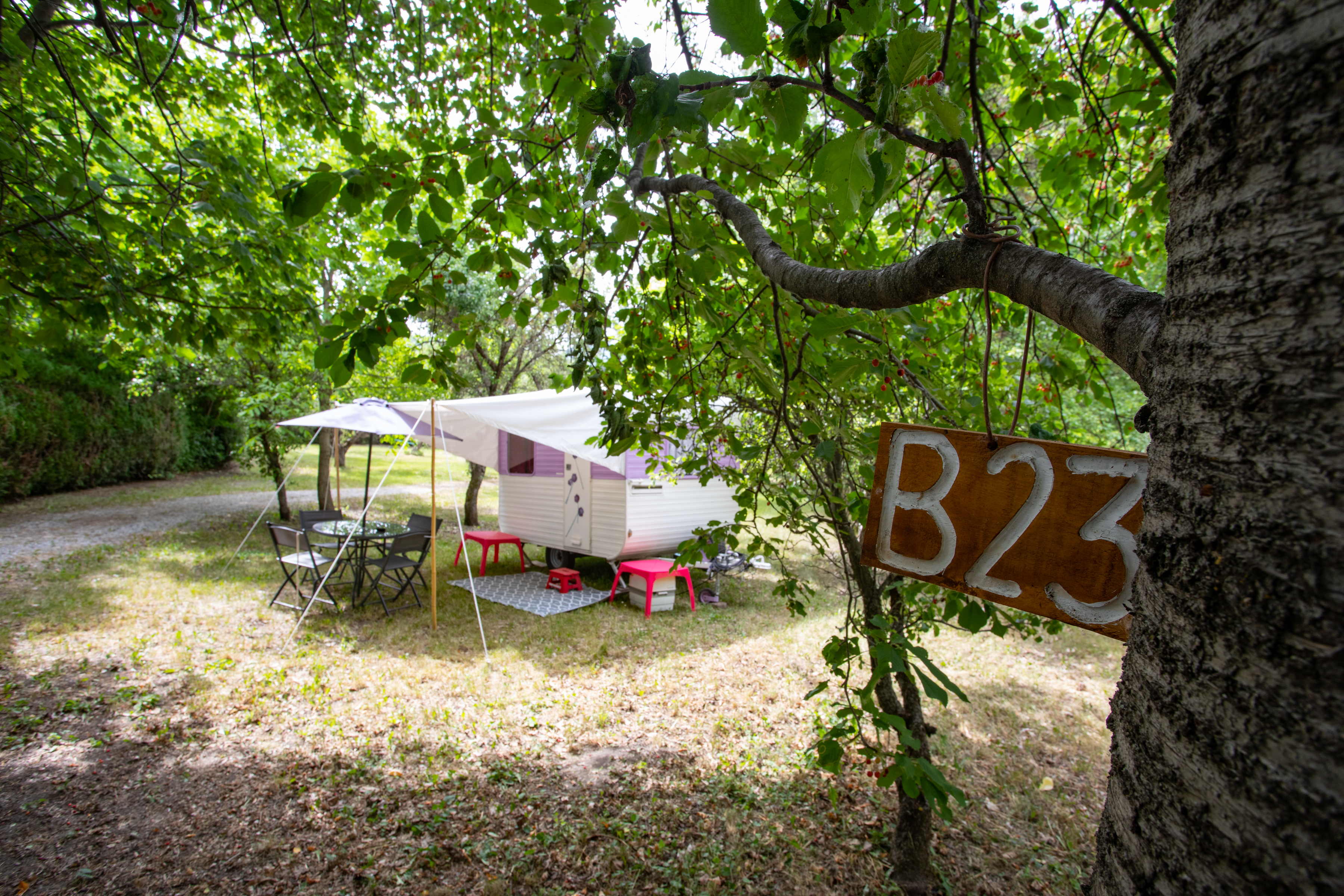 Emplacement caravane - Camping Les Esparons EMBRUN