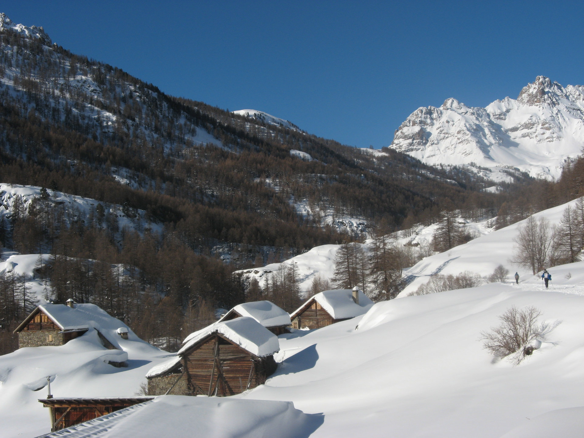 Hameau de la Haute-Clarée sous la neige