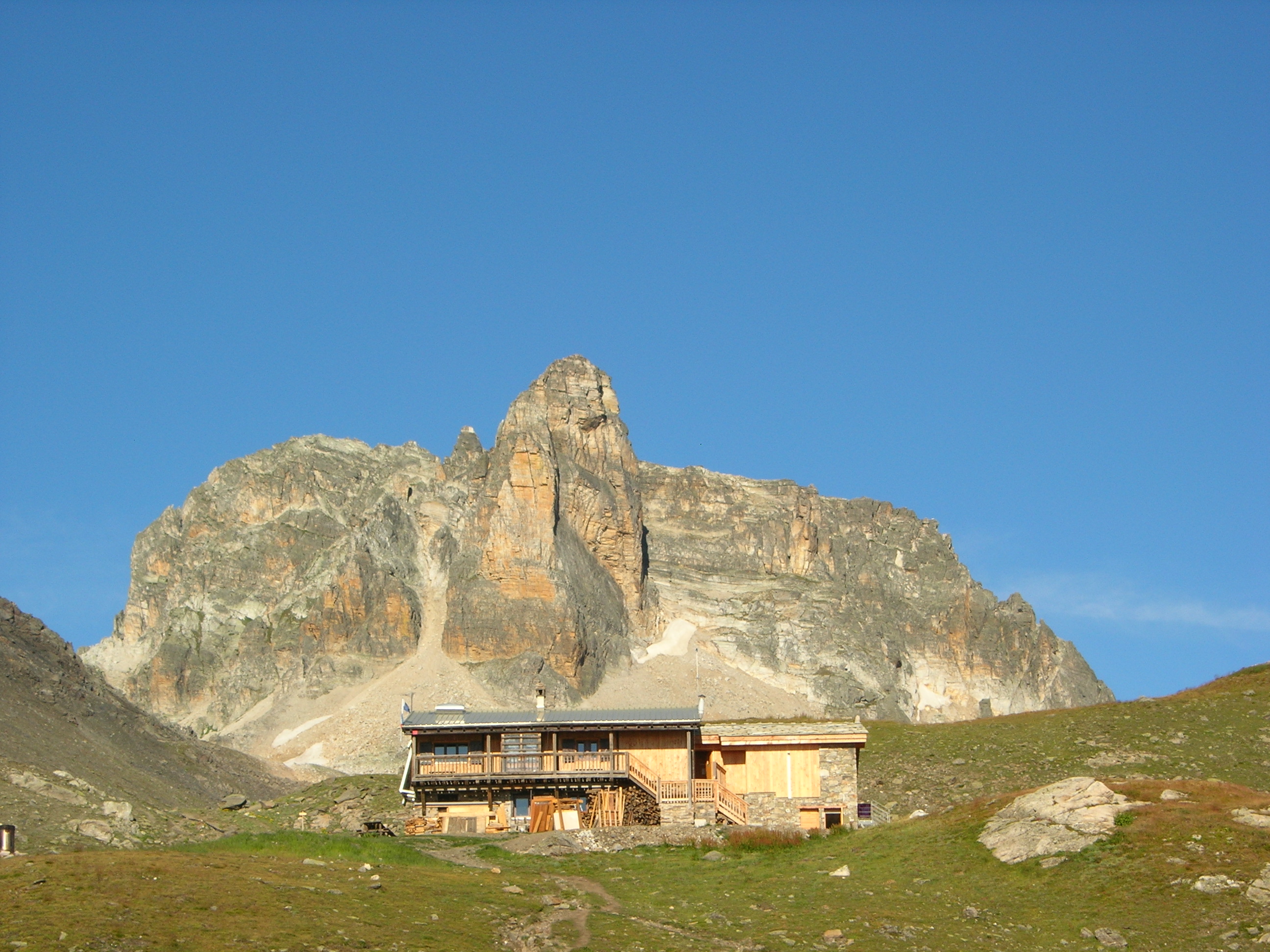 Le refuge du Thabor dans son écrin de nature