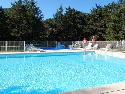 Camping Les Sérigons La Roche des Arnauds : piscine