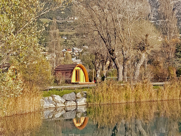 pods avec vue sur lac