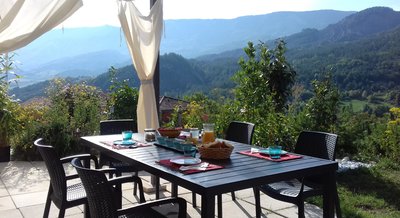 Petit déjeuner sur la terrasse