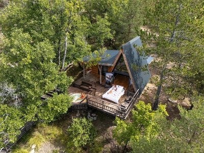 ALPINEST - Cabanes dans les arbres avec jacuzzi privatif