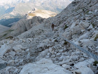 Passage câblé à la Fenêtre, en descendant du plateau de Bure