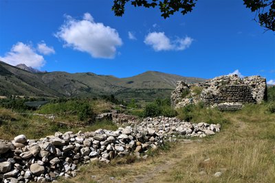 Ruines du château et tête de la Clappe