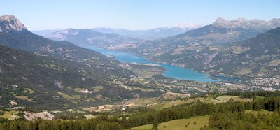 Vue sur le lac de Serre-Ponçon