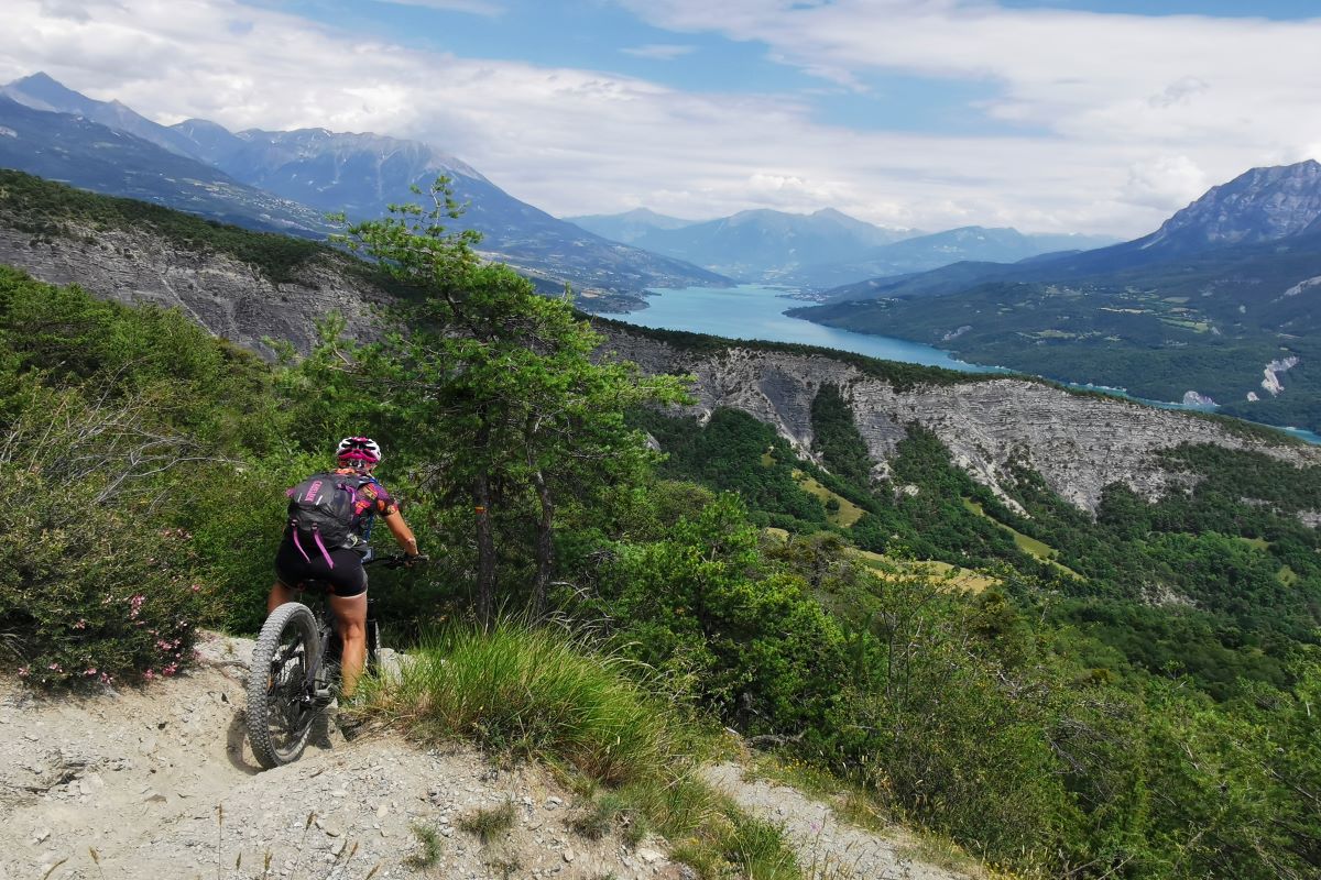 Descente sur le lac - sentier monotrace