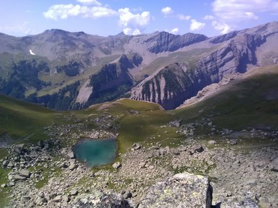 Vue plongeante sur le lac depuis la crête des Prénetz