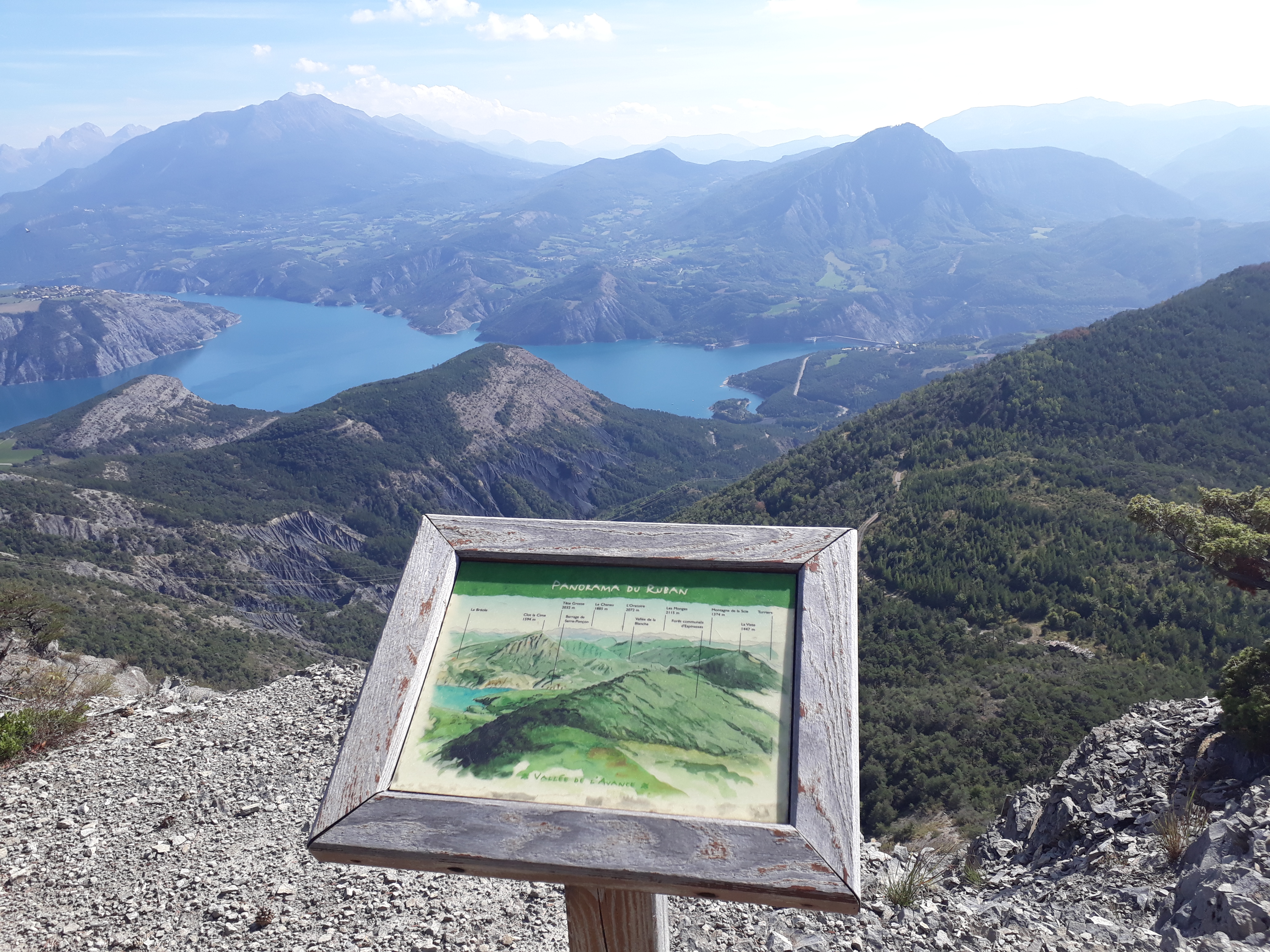 Vue sur le lac de Serre-Ponçon