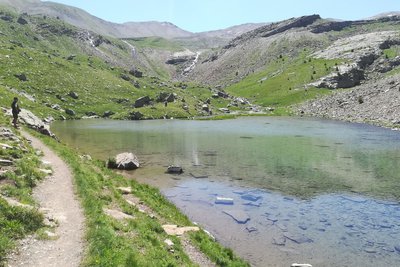 Lac du Crachet et ses montagnes