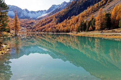 Le Lac de l'Orceyrette en automne