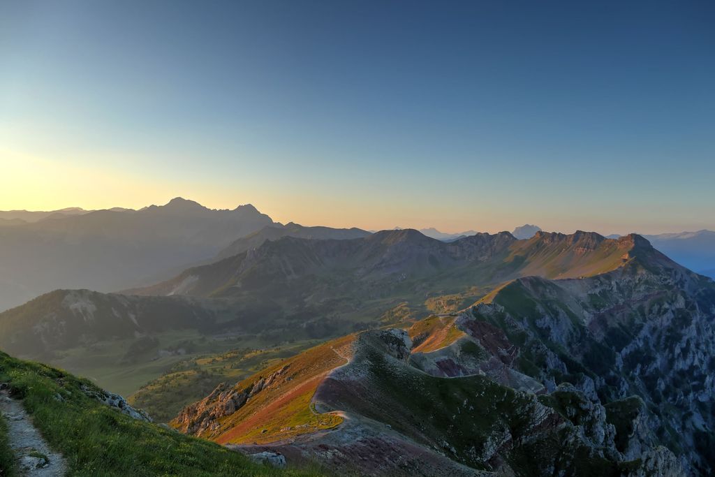 Levé de soleil sur la crête du Morgon