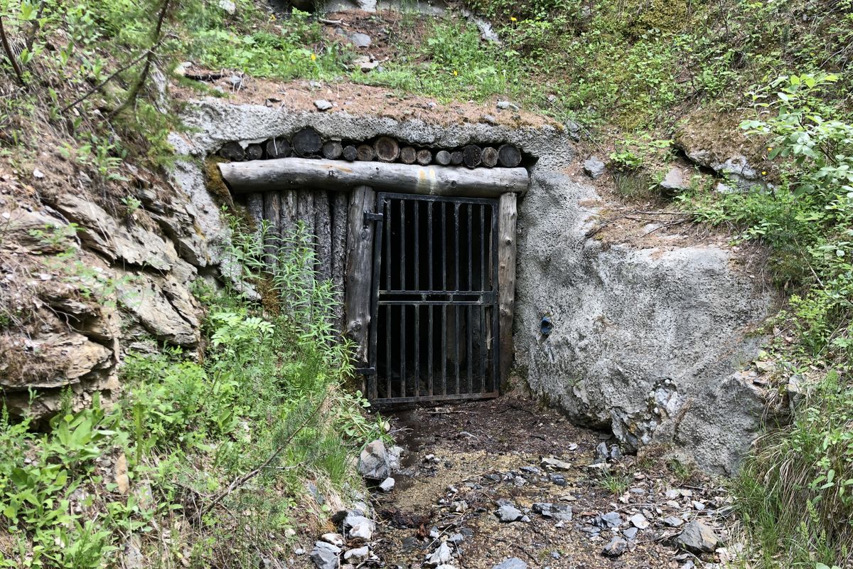 Entrée de la mine de la cabane à Villard-Saint-Pancrace