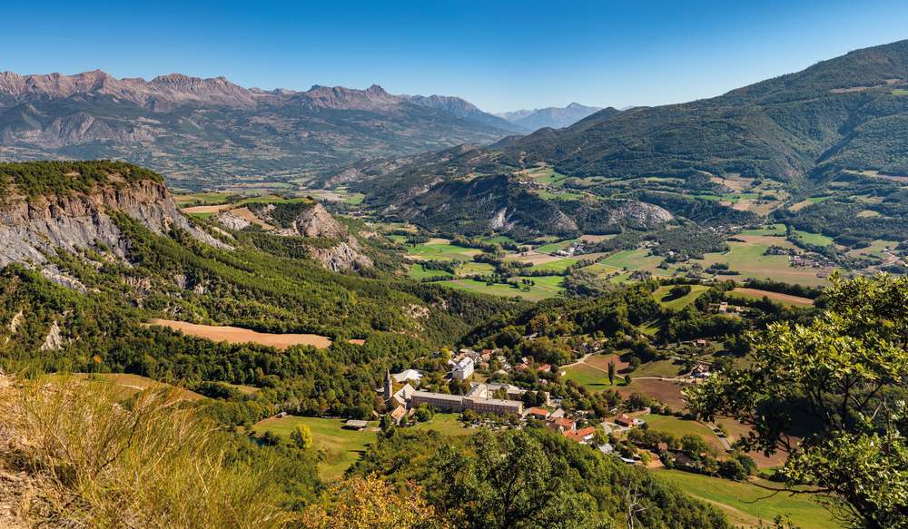 La Vallée de l'Avance et le sanctuaire Notre-Dame du Laus