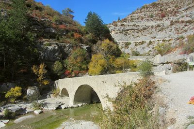 Le fameux pont roman des gorges de la Méouge