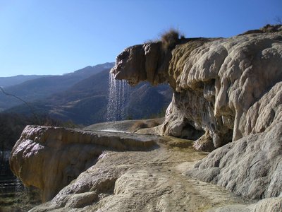 Fontaine pétrifiante de Réotier