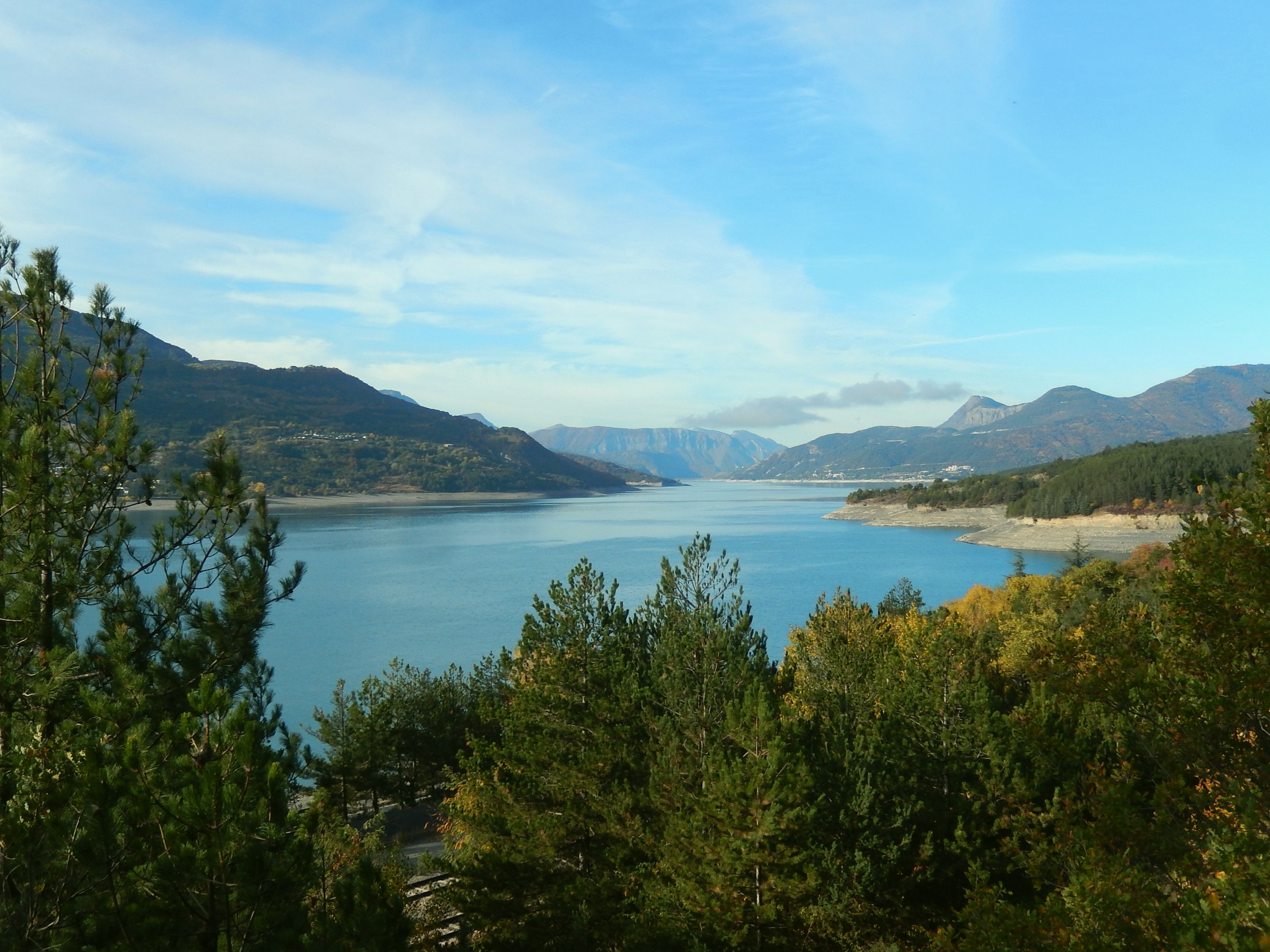 Le lac de Serre Ponçon (vallée de la Durance)