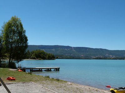 Moment de détente au bord du plan d'eau du Riou