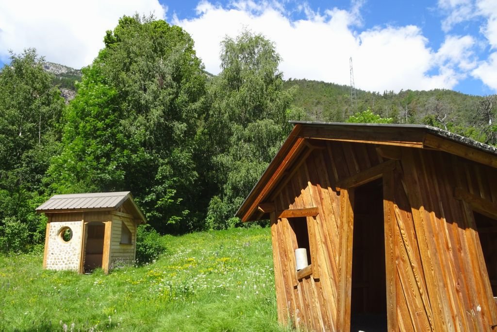 Cabanes éco-construites