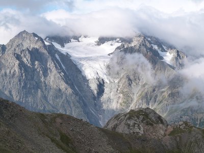 Vue sur le Col du Lautaret et La Meije