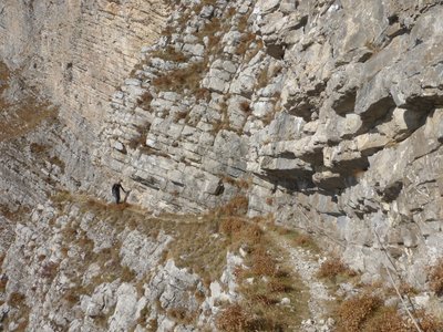 Prudence : passage vertigineux au niveau de la vire sous le col de Rabou