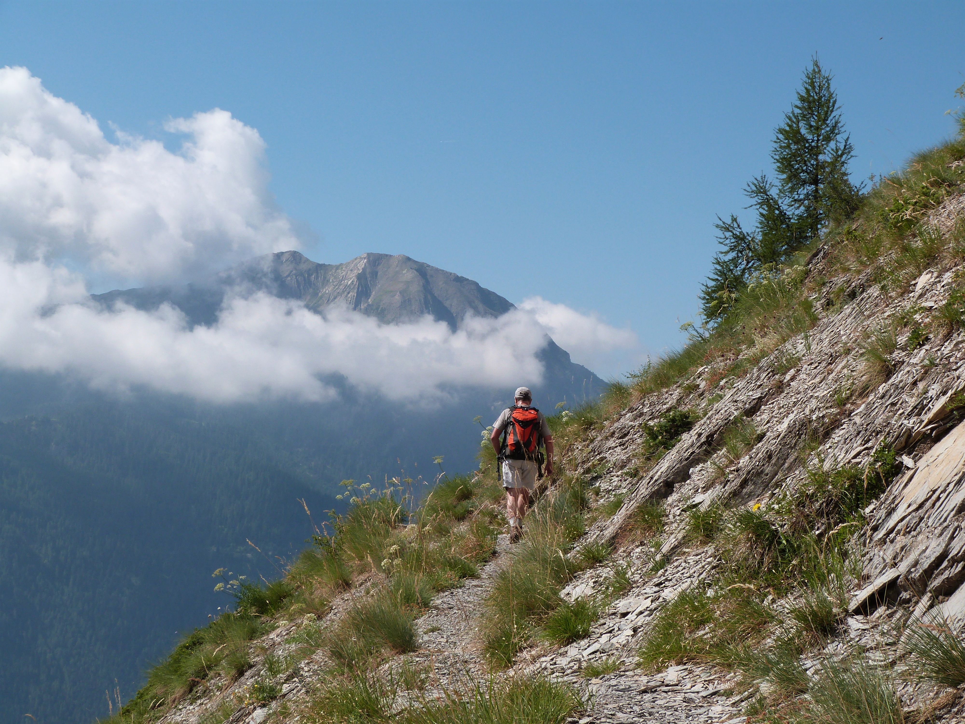 Sentier en balcon sur les hauteurs du Clapier