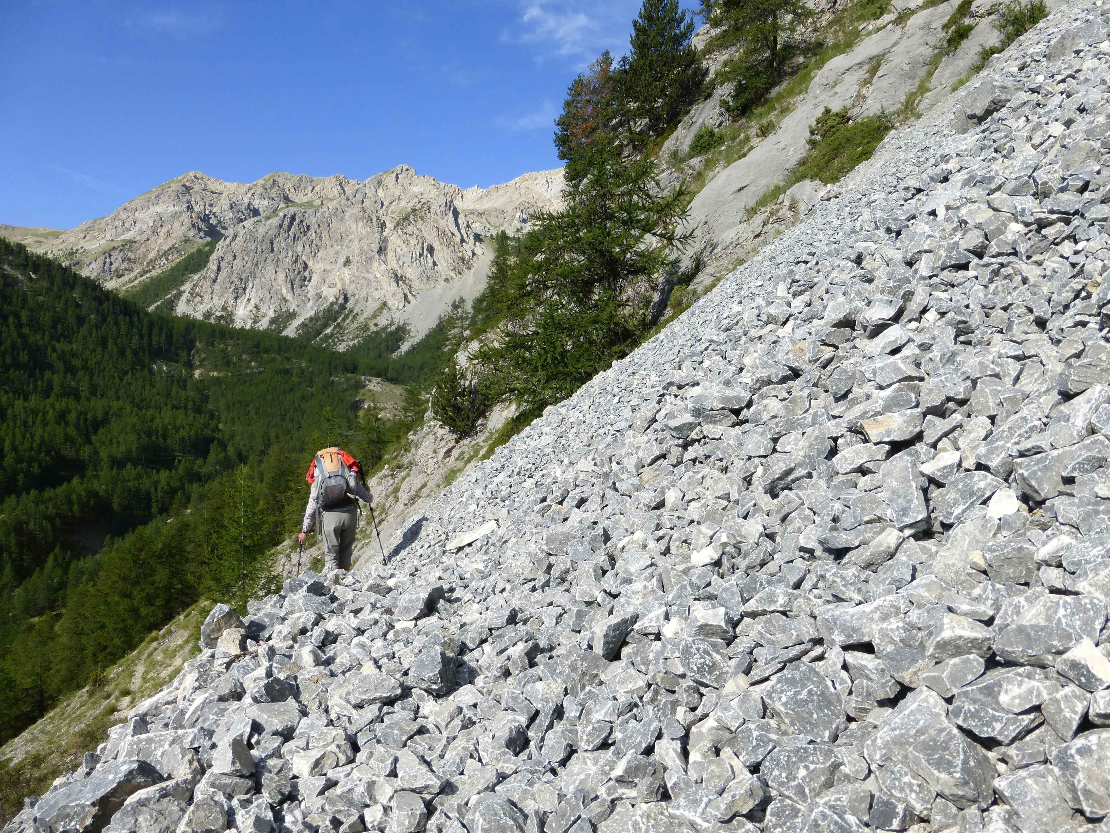 Prudence dans les pierriers surplombants Arvieux