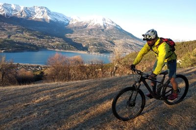 En surplomb du lac en automne