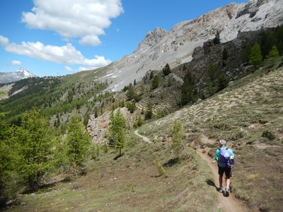 Sentier panoramique dans la descente du Col Fromage