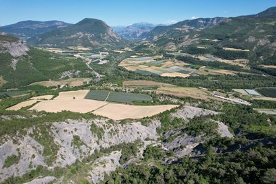 Montagne Saint-Maurice - arboriculture dans la plaine de Durance