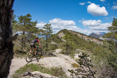 Sentier majeur sur les hauteurs du Saix