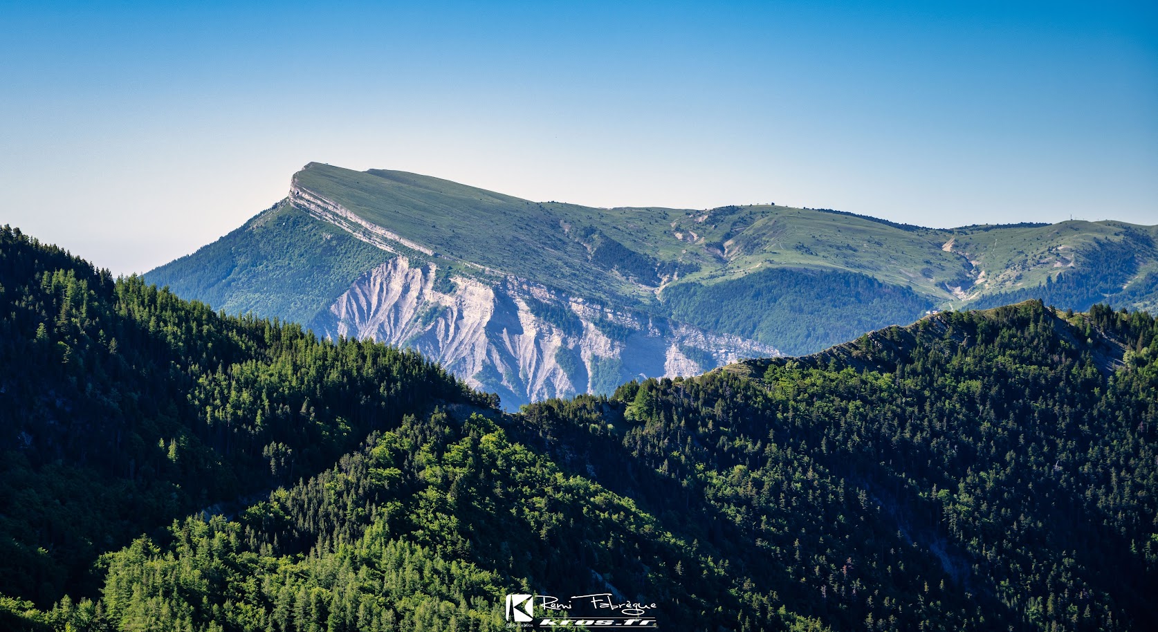 Vue sur Céüse depuis la forêt de Matacharre