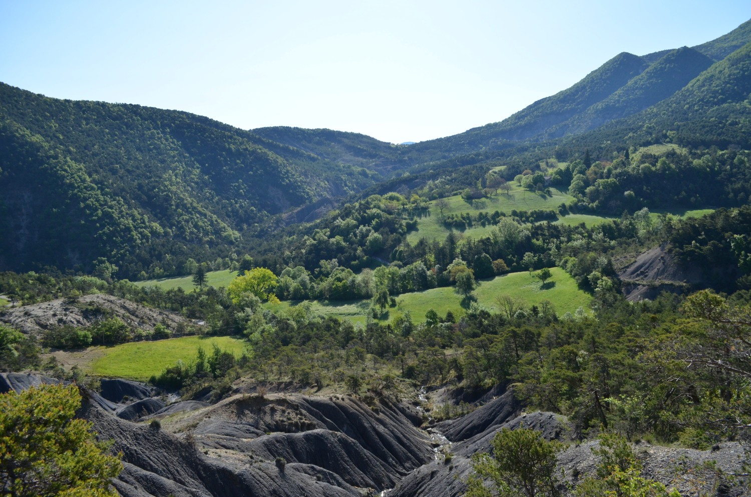 Paysage de marnes dans la vallée du Rosanais