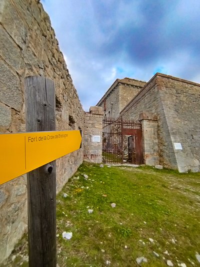 Panneau de signalétique au fort