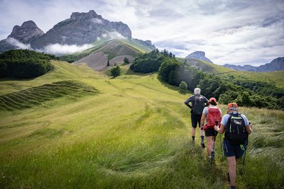 Montée au col du Charnier