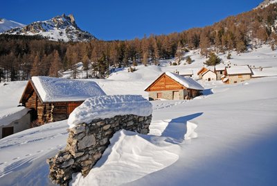 Les chalets des Acles en hiver