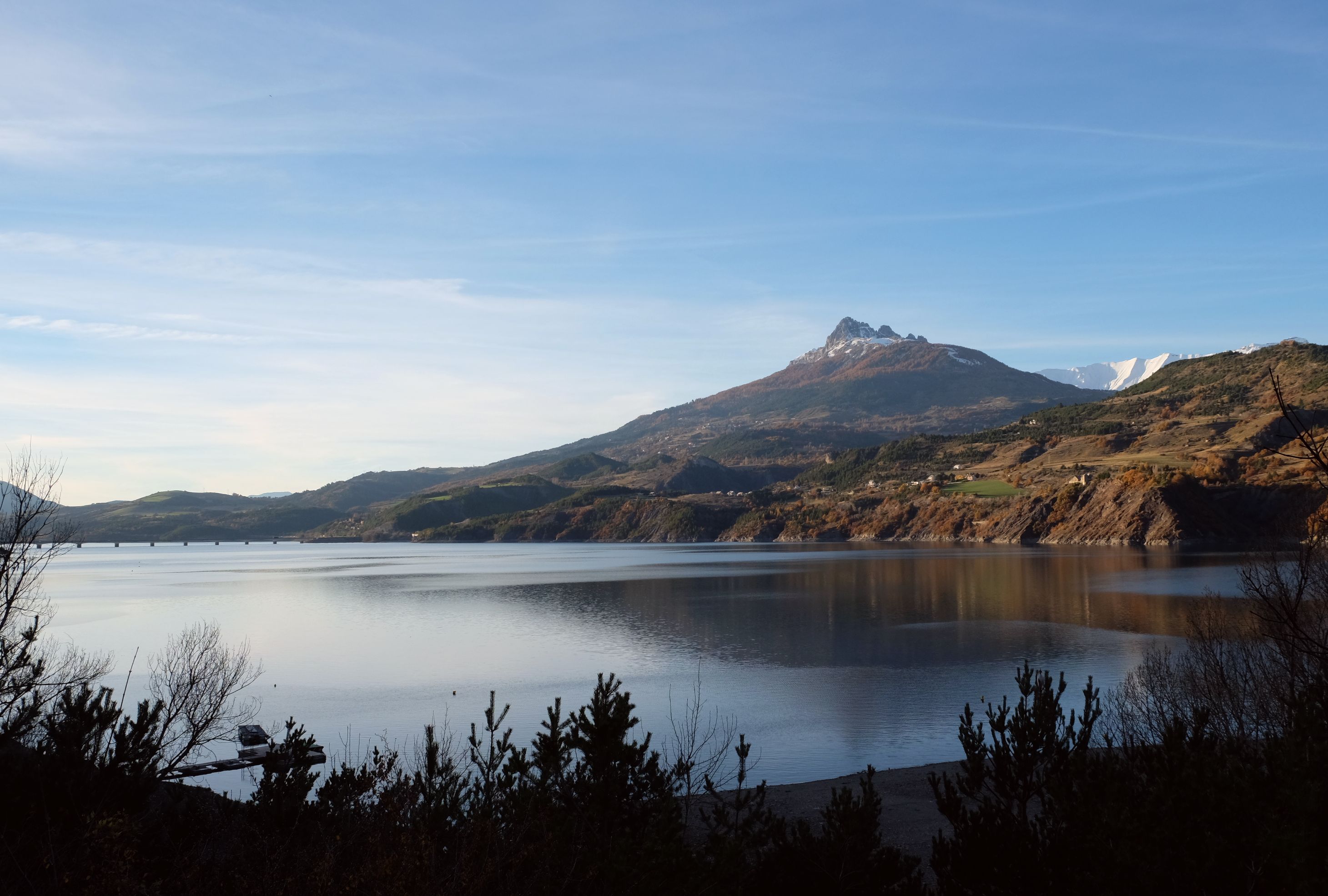 En remontant de Savines le lac