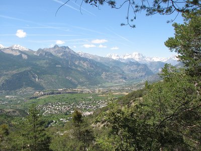 Vue sur la vallée et les Ecrins