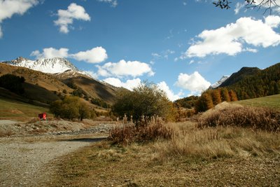 Le haut de l'Aigue Agnel depuis le pont de l'Ariane